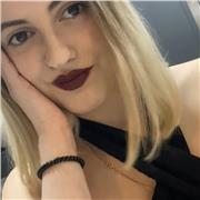 soy estudiante de formación profesional y imparto clases de inglés a niños de primaria y secundaria. De lunes a miércoles por la tarde y de jueves a viernes por la mañana.Soy una persona muy responsable pero a la vez haré que se diviertan mientras a